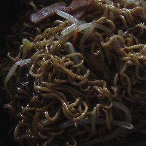 洗い物が少なくて麺にコシ！食べ応えありの袋焼きそば